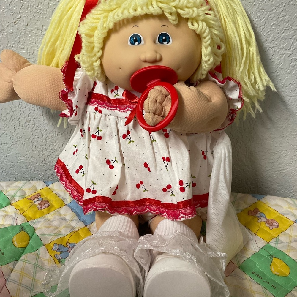 Vintage Cabbage Patch Kid Girl With Pacifier HM#4 Lemon Hair Blue Eyes 1985